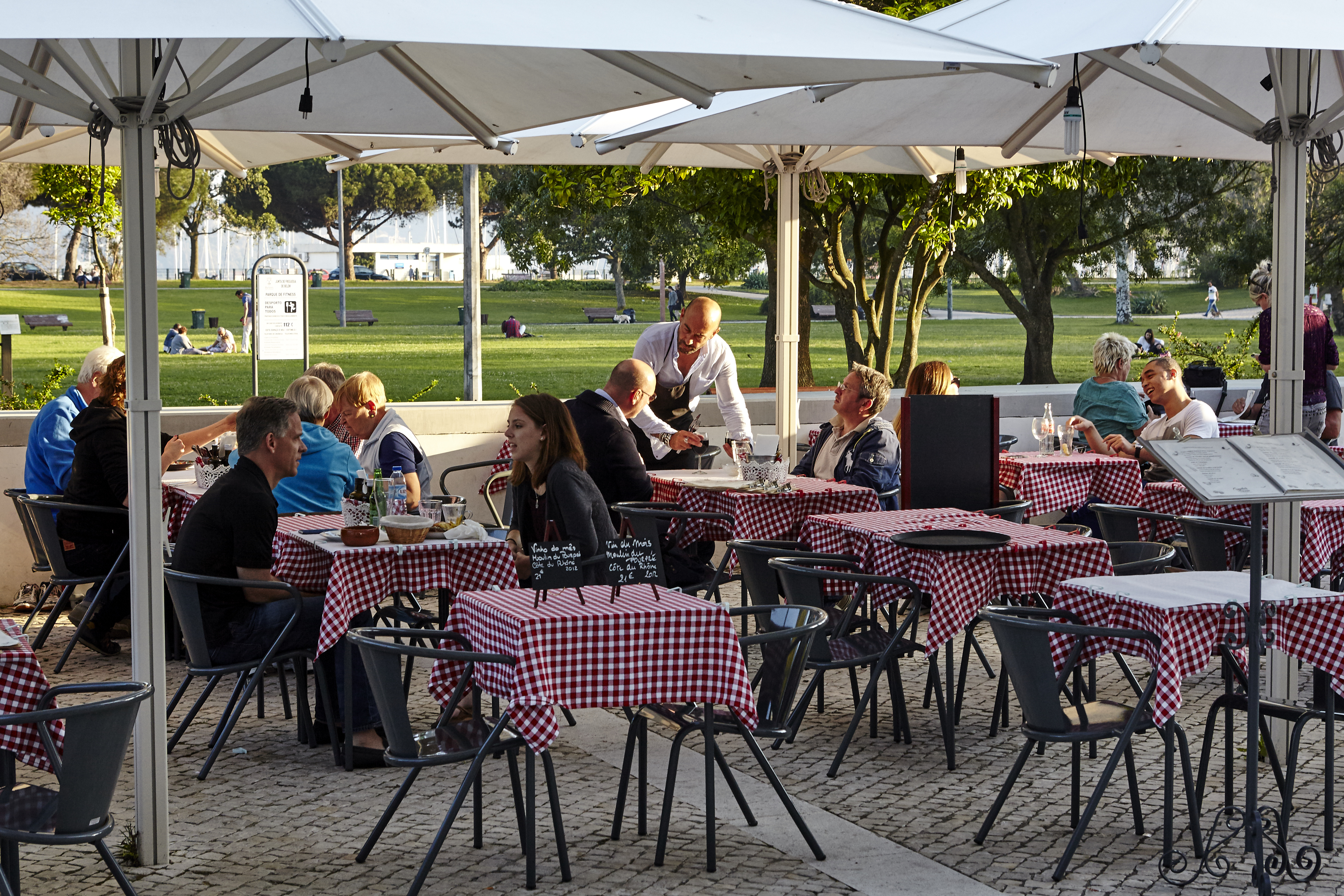 Comptoir parisien terrasse.jpg (6.82 MB)